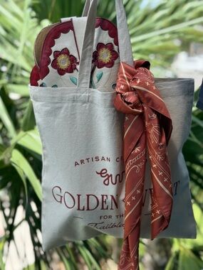 Lainey Wilson’s Golden West Tote Bag